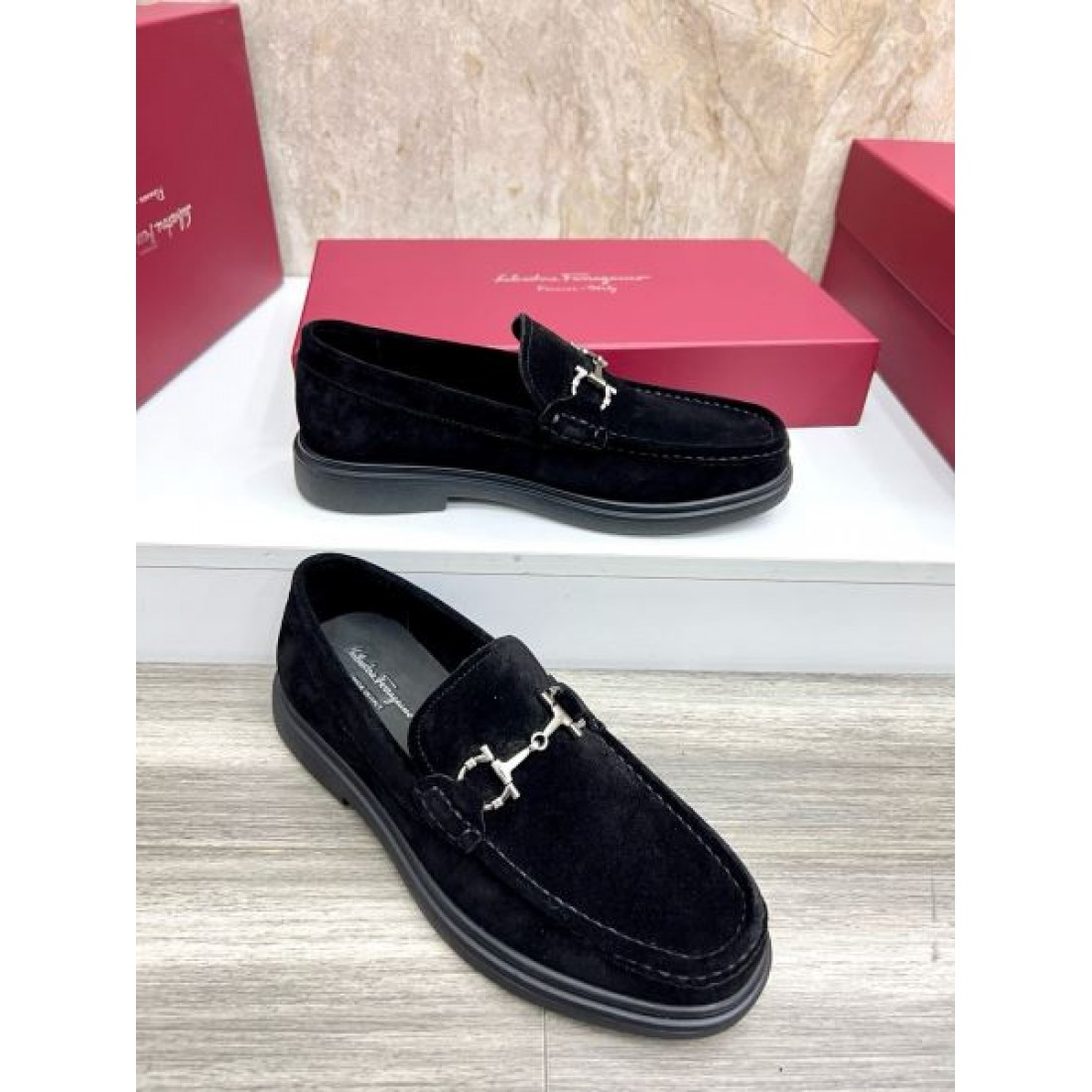 ローファースタイル スリップオン仕様 きれいめカジュアル FERRAGAMO フェラガモ コピー ビジネスシューズ 休日ファッション