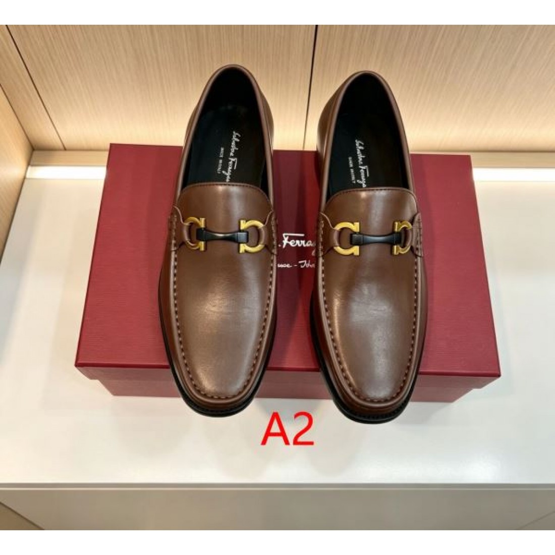 モカシン構造 メタルアクセント 滑らかなレザー感 FERRAGAMO フェラガモ コピー ビジネスシューズ 丁寧な仕立て