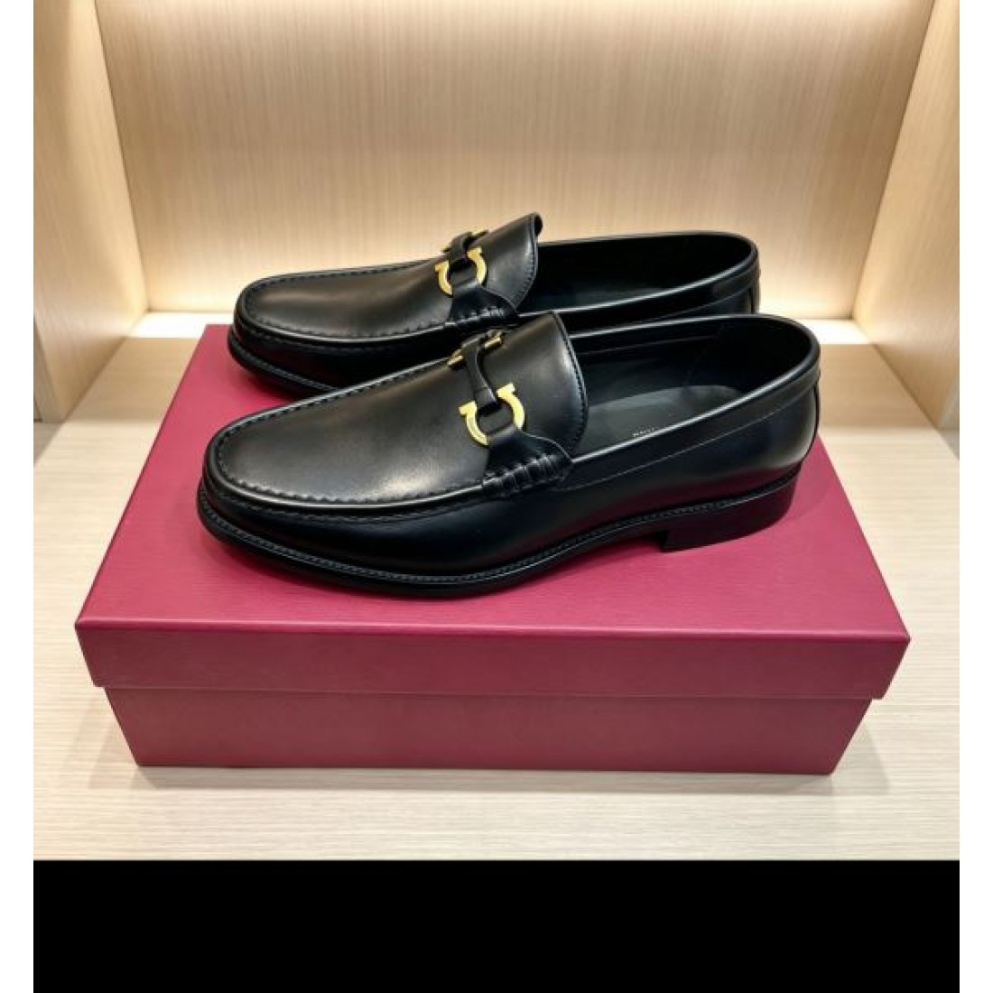 モカシン構造 メタルアクセント 滑らかなレザー感 FERRAGAMO フェラガモ コピー ビジネスシューズ 丁寧な仕立て