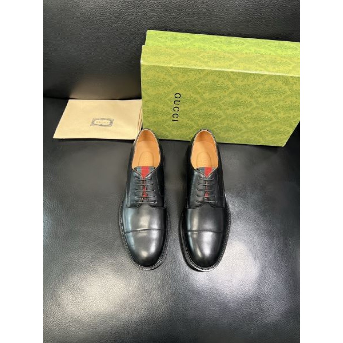 ストレートチップ レースアップデザイン レザー仕立て GUCCI グッチ コピー ビジネスシューズ 端正なフォルム ビジネススタイル