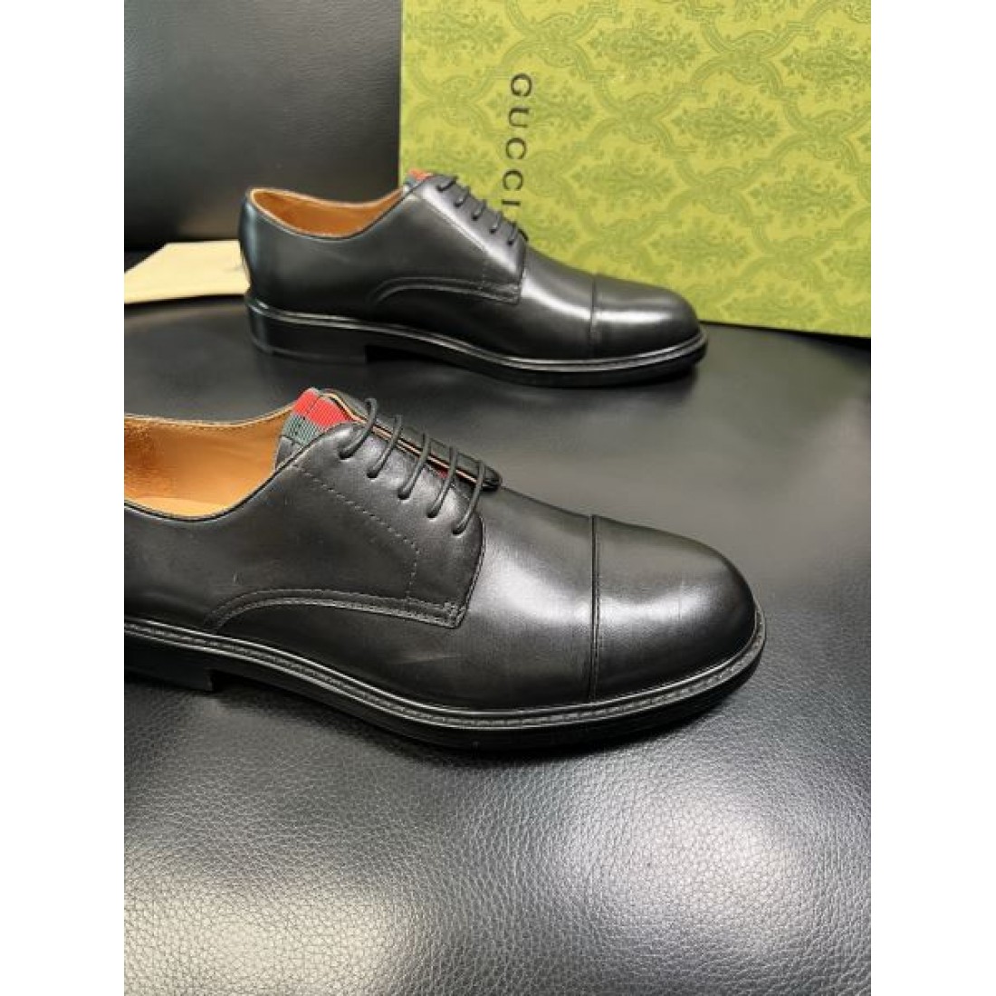 ストレートチップ レースアップデザイン レザー仕立て GUCCI グッチ コピー ビジネスシューズ 端正なフォルム ビジネススタイル