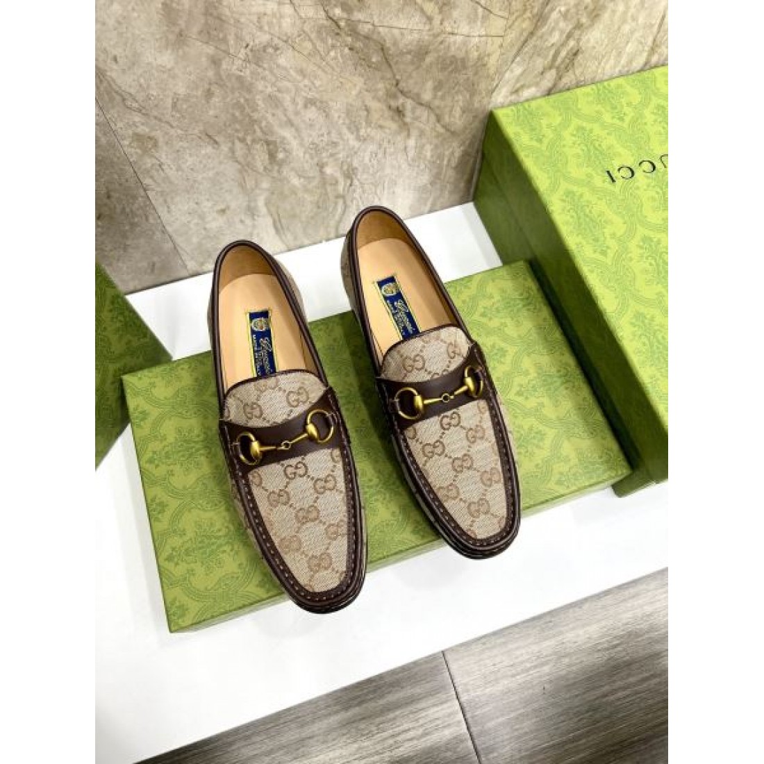 ローファー キャンバスパターン クラシックテイスト GUCCI グッチ コピー ビジネスシューズ アイコニックデザイン 大人コーデ