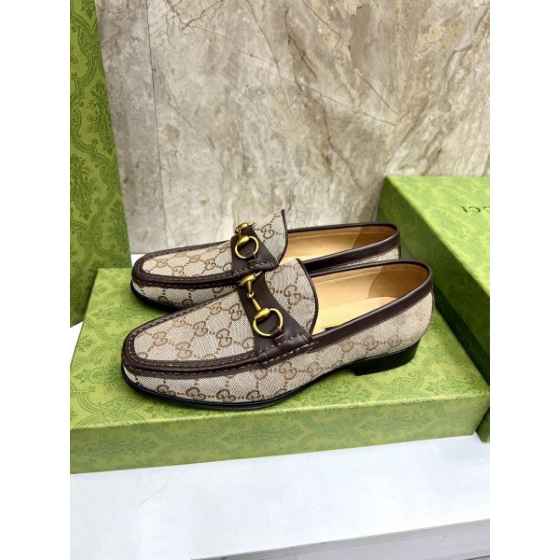 ローファー キャンバスパターン クラシックテイスト GUCCI グッチ コピー ビジネスシューズ アイコニックデザイン 大人コーデ