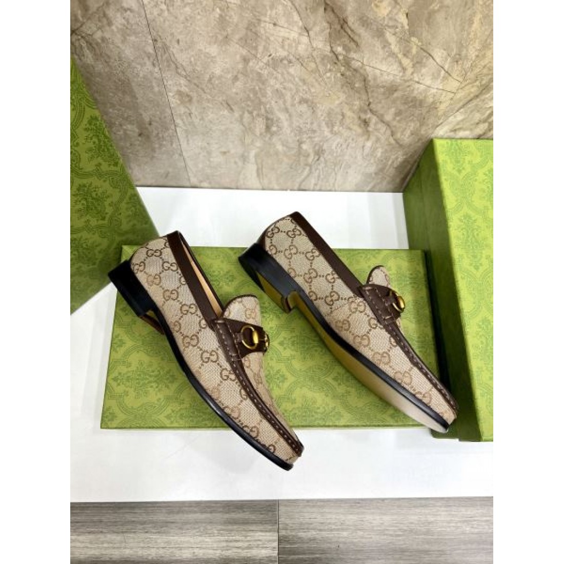 ローファー キャンバスパターン クラシックテイスト GUCCI グッチ コピー ビジネスシューズ アイコニックデザイン 大人コーデ