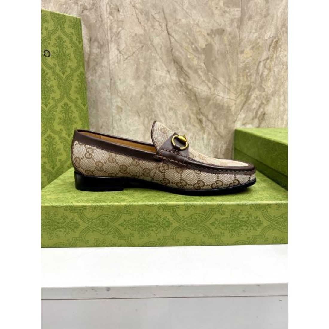 ローファー キャンバスパターン クラシックテイスト GUCCI グッチ コピー ビジネスシューズ アイコニックデザイン 大人コーデ