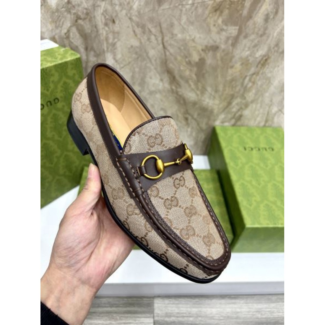 ローファー キャンバスパターン クラシックテイスト GUCCI グッチ コピー ビジネスシューズ アイコニックデザイン 大人コーデ