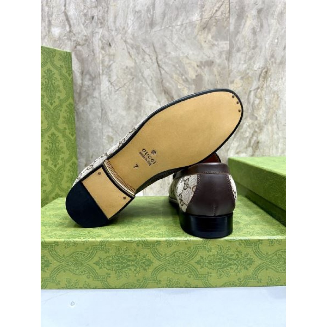 ローファー キャンバスパターン クラシックテイスト GUCCI グッチ コピー ビジネスシューズ アイコニックデザイン 大人コーデ