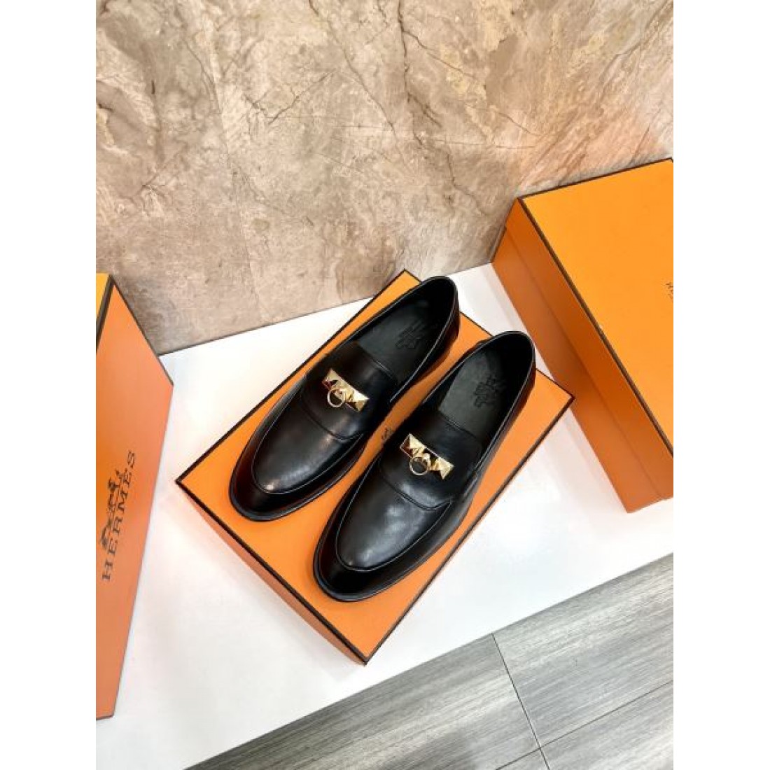 ローファー メタルモチーフ エレガントライン HERMES エルメス コピー ビジネスシューズ 滑らかなレザー感 人気上昇モデル