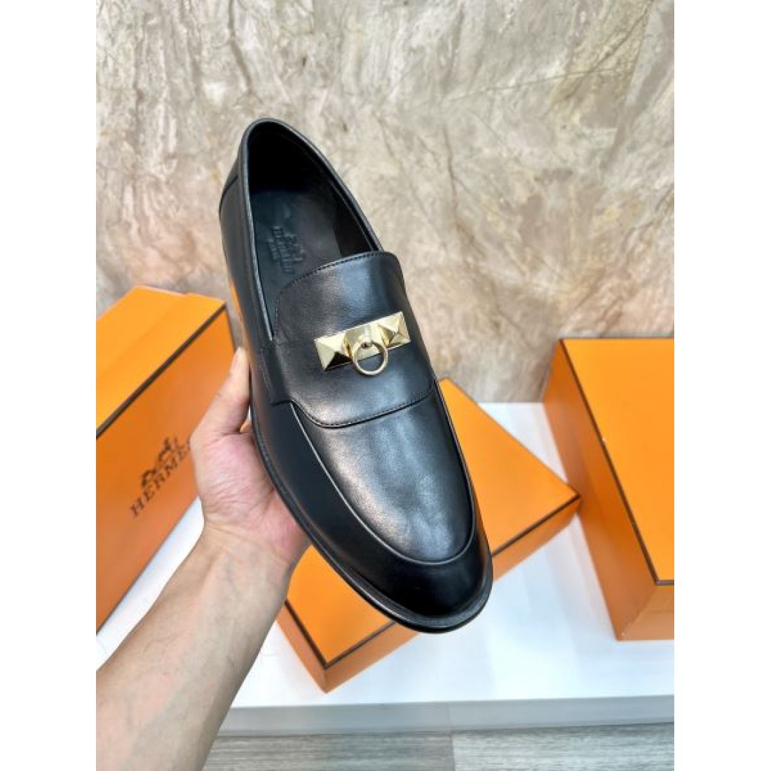 ローファー メタルモチーフ エレガントライン HERMES エルメス コピー ビジネスシューズ 滑らかなレザー感 人気上昇モデル