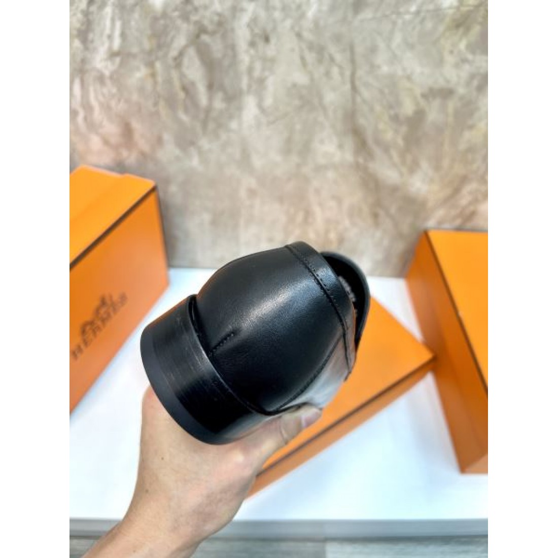 ローファー メタルモチーフ エレガントライン HERMES エルメス コピー ビジネスシューズ 滑らかなレザー感 人気上昇モデル