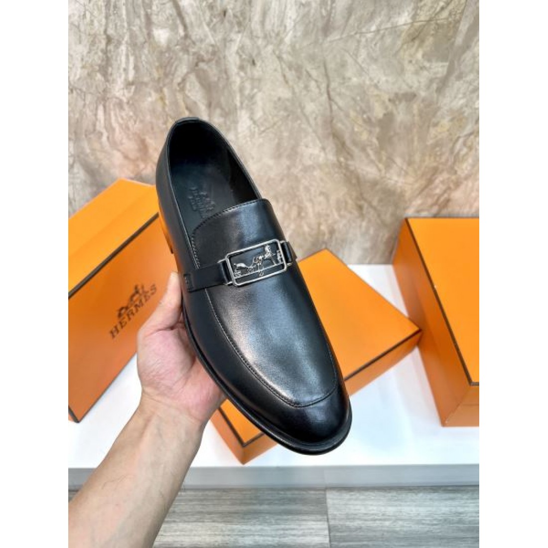 ローファー スクエアフォルム バックルディテール HERMES エルメス コピー ビジネスシューズ 端正な足元 新入荷スタイル