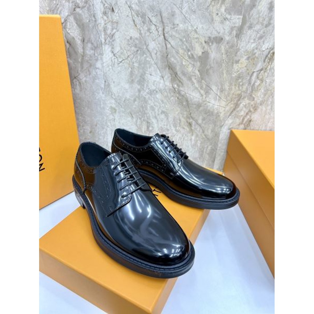フォーマルデザイン ストレートライン 端正なシルエット LOUIS VUITTON ルイヴィトン コピー ビジネスシューズ 高評価モデル スーツコーデ