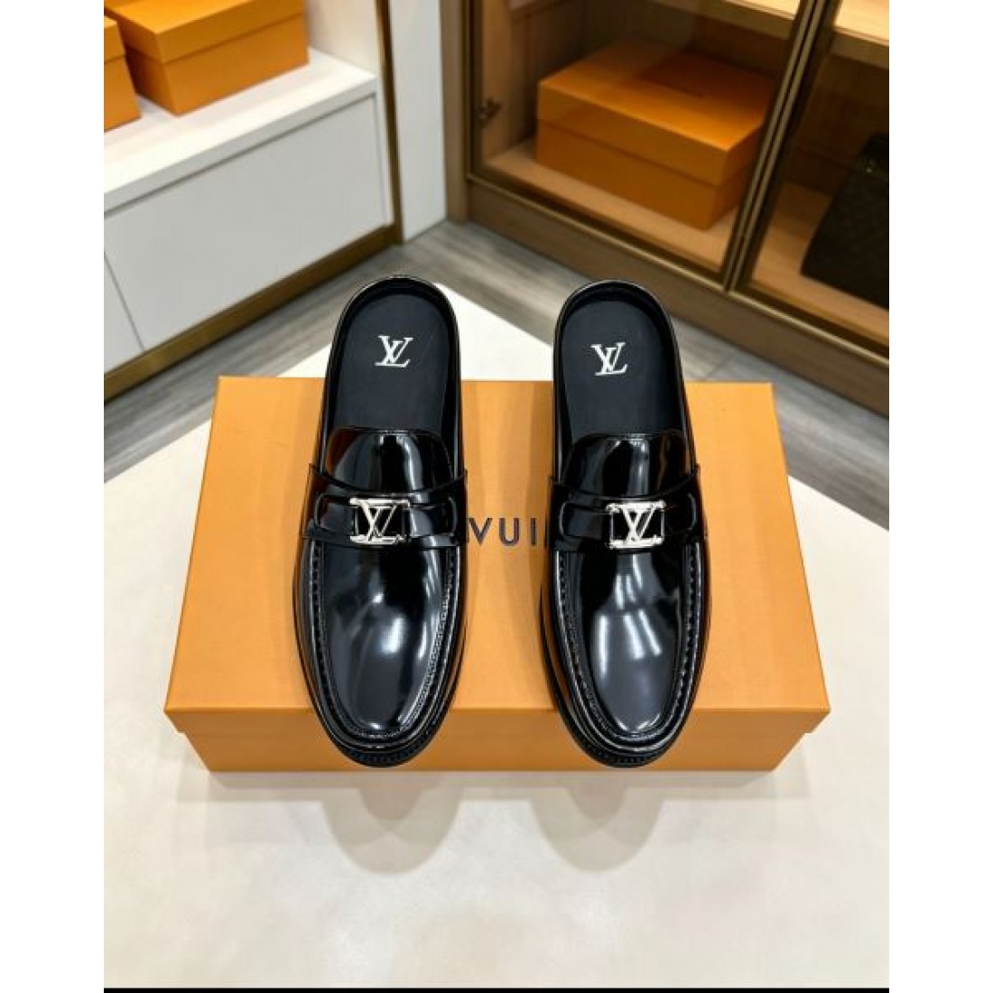 スリッポンタイプ クラシックライン 上品フォルム LOUIS VUITTON ルイヴィトン コピー ビジネスシューズ 休日スタイル 高評価