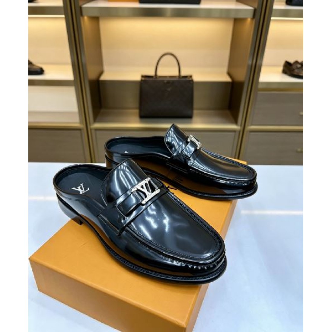 スリッポンタイプ クラシックライン 上品フォルム LOUIS VUITTON ルイヴィトン コピー ビジネスシューズ 休日スタイル 高評価