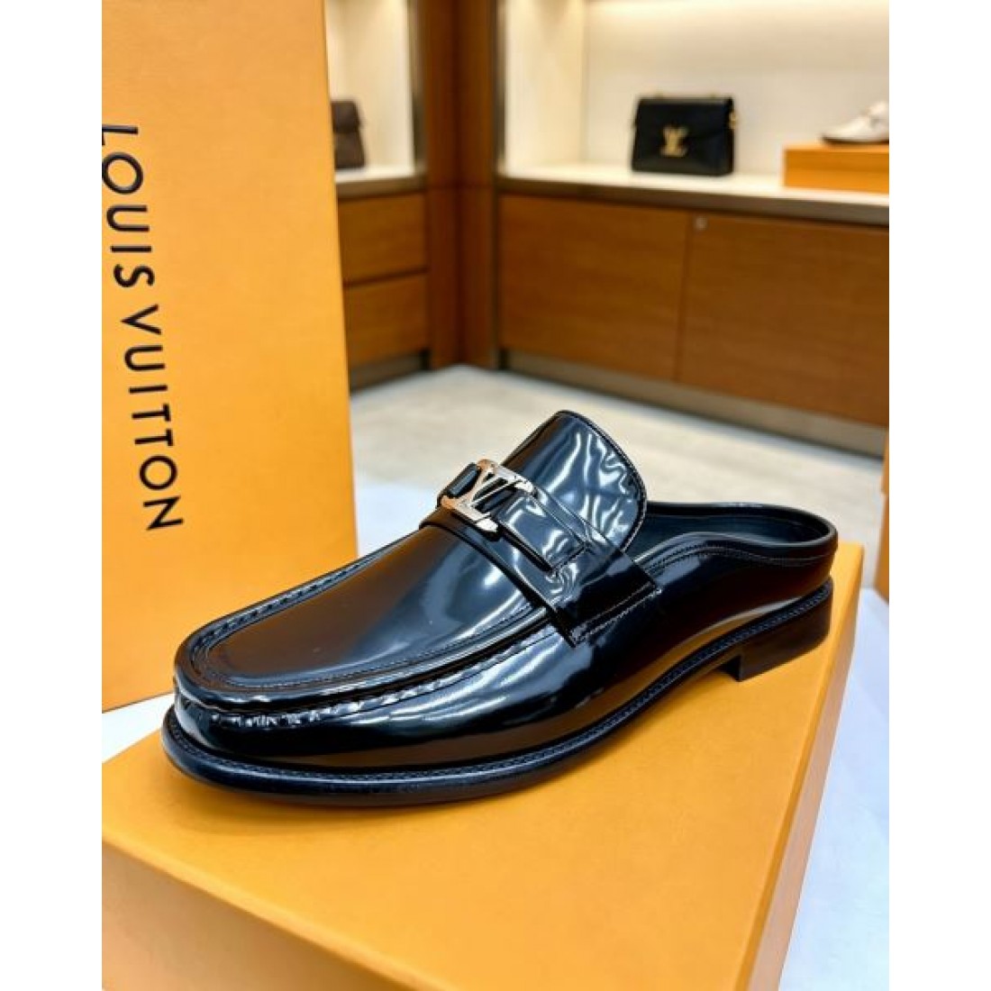 スリッポンタイプ クラシックライン 上品フォルム LOUIS VUITTON ルイヴィトン コピー ビジネスシューズ 休日スタイル 高評価