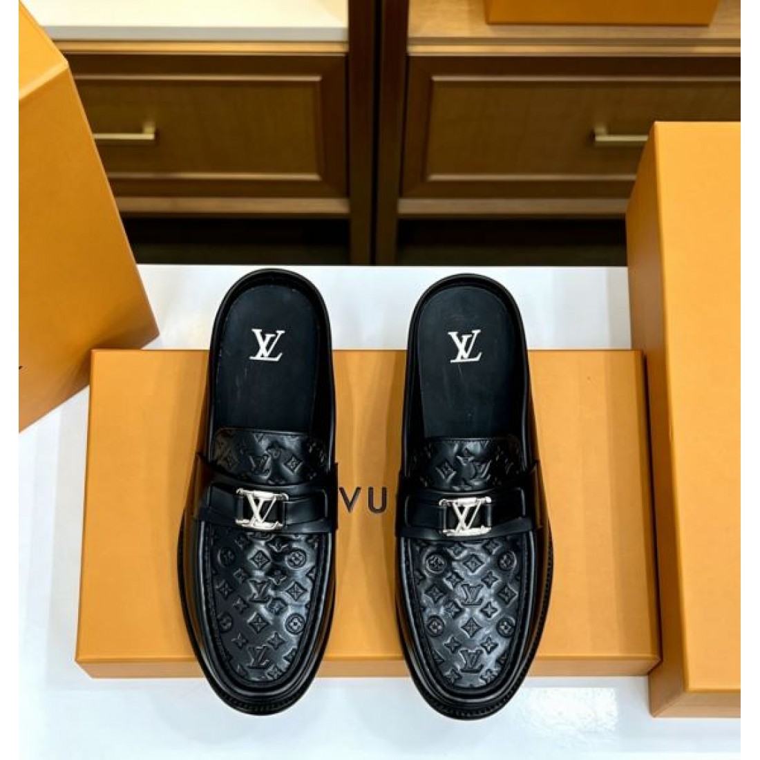 モノグラムローファー ビットデザイン メタルパーツ LOUIS VUITTON ルイヴィトン コピー ビジネスシューズ 洗練された印象 新入荷
