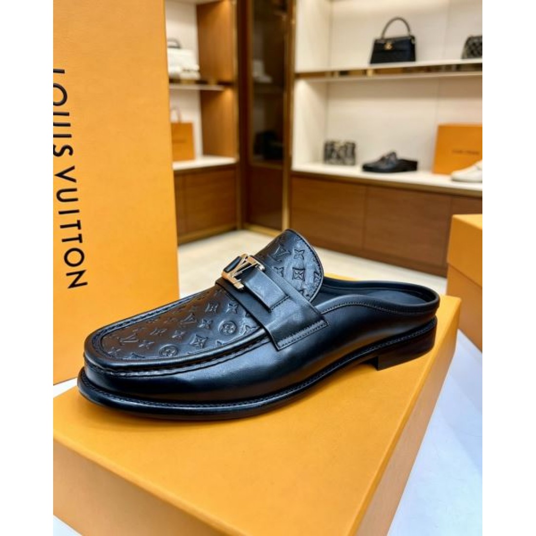 モノグラムローファー ビットデザイン メタルパーツ LOUIS VUITTON ルイヴィトン コピー ビジネスシューズ 洗練された印象 新入荷