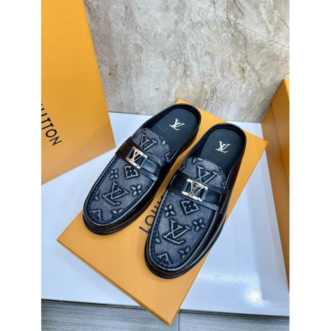 スリッポン仕様 クラシックフォルム エンボス加工風ディテール LOUIS VUITTON ルイヴィトン コピー ローファー 海外人気 シックスタイル