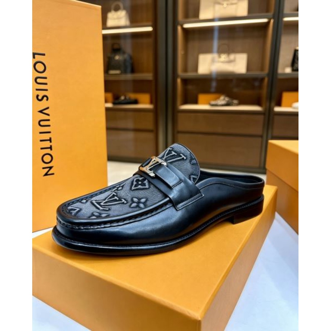 スリッポン仕様 クラシックフォルム エンボス加工風ディテール LOUIS VUITTON ルイヴィトン コピー ローファー 海外人気 シックスタイル