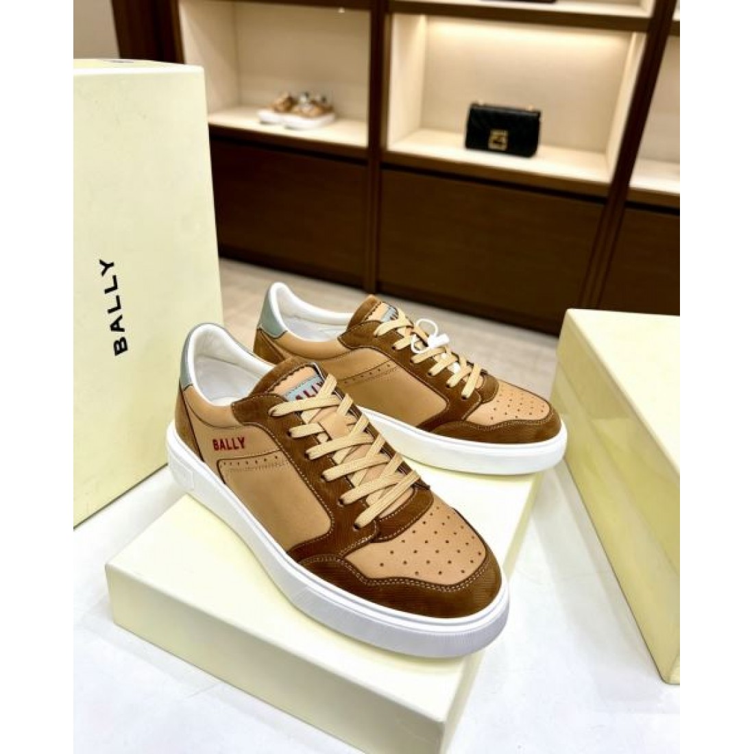 レザーパネルデザイン ローカット パンチング仕様 BALLY バリー コピー スニーカー 新着アイテム 上質スタイル 人気上昇