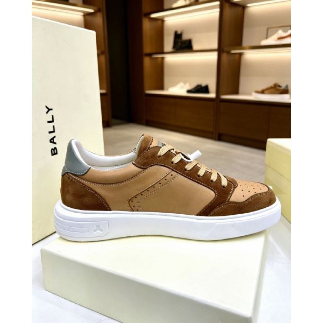 レザーパネルデザイン ローカット パンチング仕様 BALLY バリー コピー スニーカー 新着アイテム 上質スタイル 人気上昇