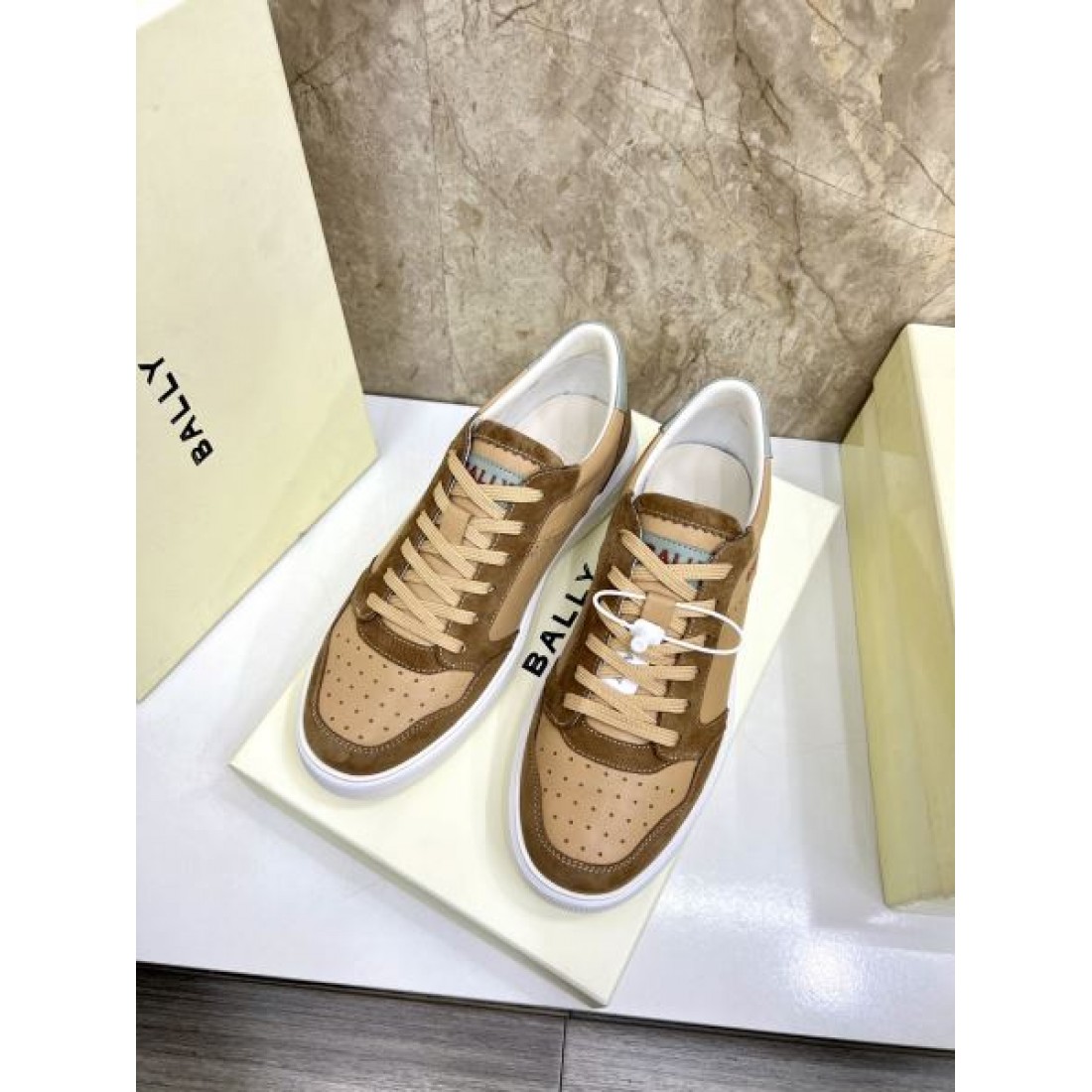 レザーパネルデザイン ローカット パンチング仕様 BALLY バリー コピー スニーカー 新着アイテム 上質スタイル 人気上昇