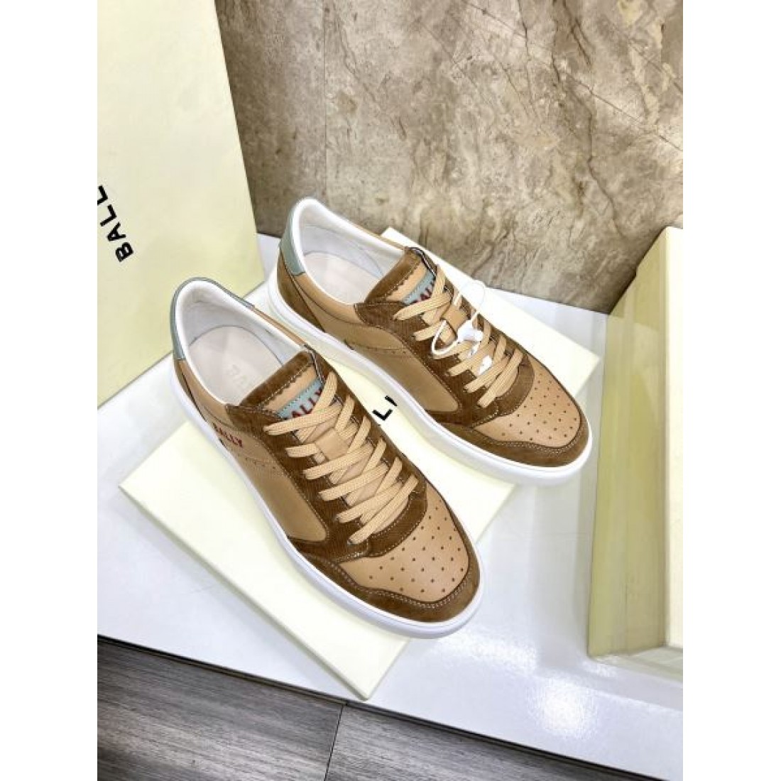 レザーパネルデザイン ローカット パンチング仕様 BALLY バリー コピー スニーカー 新着アイテム 上質スタイル 人気上昇