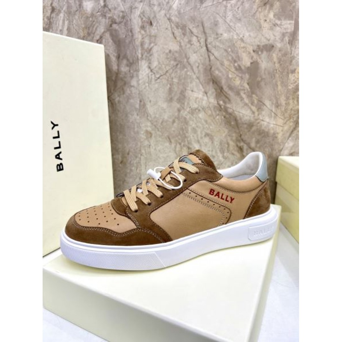 レザーパネルデザイン ローカット パンチング仕様 BALLY バリー コピー スニーカー 新着アイテム 上質スタイル 人気上昇