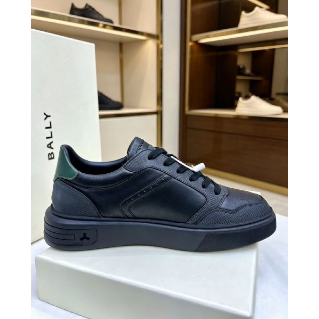 ミニマルフォルム レザー調デザイン スマートシルエット BALLY バリー コピー スニーカー 新作アイテム デイリースタイル