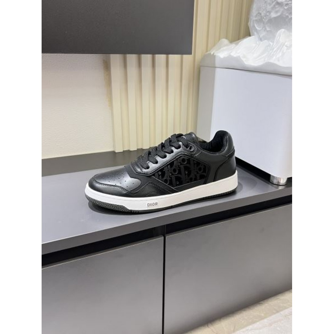 サイドパネルデザイン ローカット レースアップ仕様 DIOR ディオール コピー スニーカー 立体構造 注目モデル シティスタイル