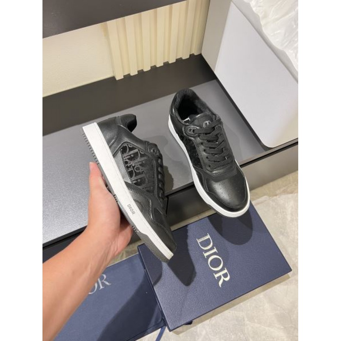 サイドパネルデザイン ローカット レースアップ仕様 DIOR ディオール コピー スニーカー 立体構造 注目モデル シティスタイル