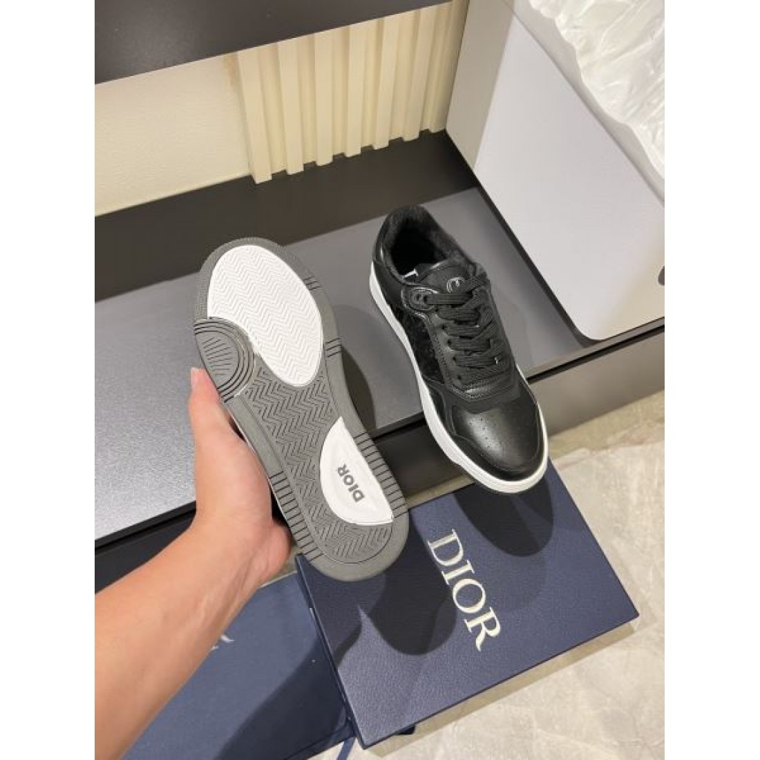 サイドパネルデザイン ローカット レースアップ仕様 DIOR ディオール コピー スニーカー 立体構造 注目モデル シティスタイル