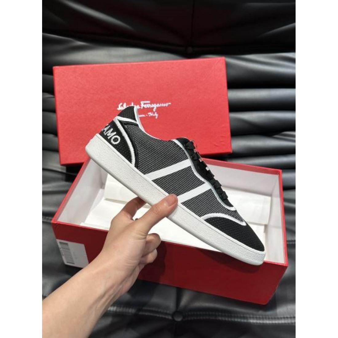 メッシュ切替 ローカット レースアップ仕様 FERRAGAMO フェラガモ コピー スニーカー アクティブデザイン 海外人気 シティコーデ