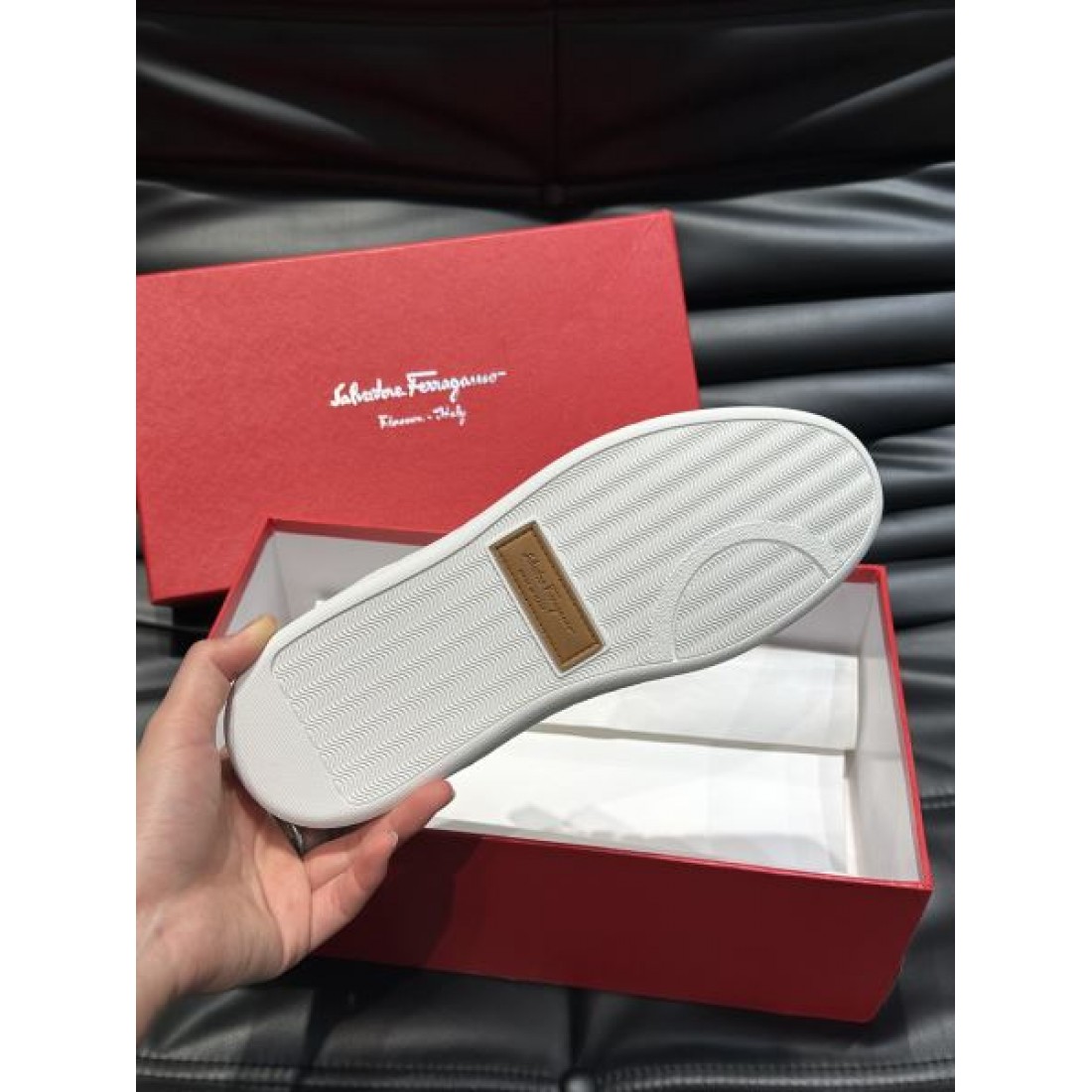 メッシュ切替 ローカット レースアップ仕様 FERRAGAMO フェラガモ コピー スニーカー アクティブデザイン 海外人気 シティコーデ