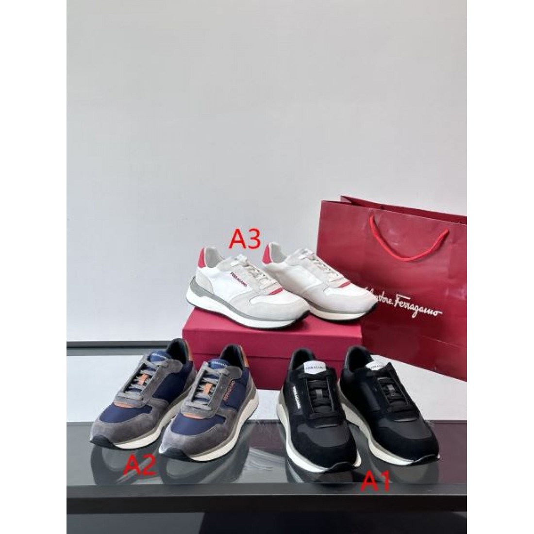 シンプルデザイン ローカット レースアップ仕様 SALVATORE FERRAGAMO サルヴァトーレフェラガモ コピー スニーカー 上質ディテール カジュアルスタイル