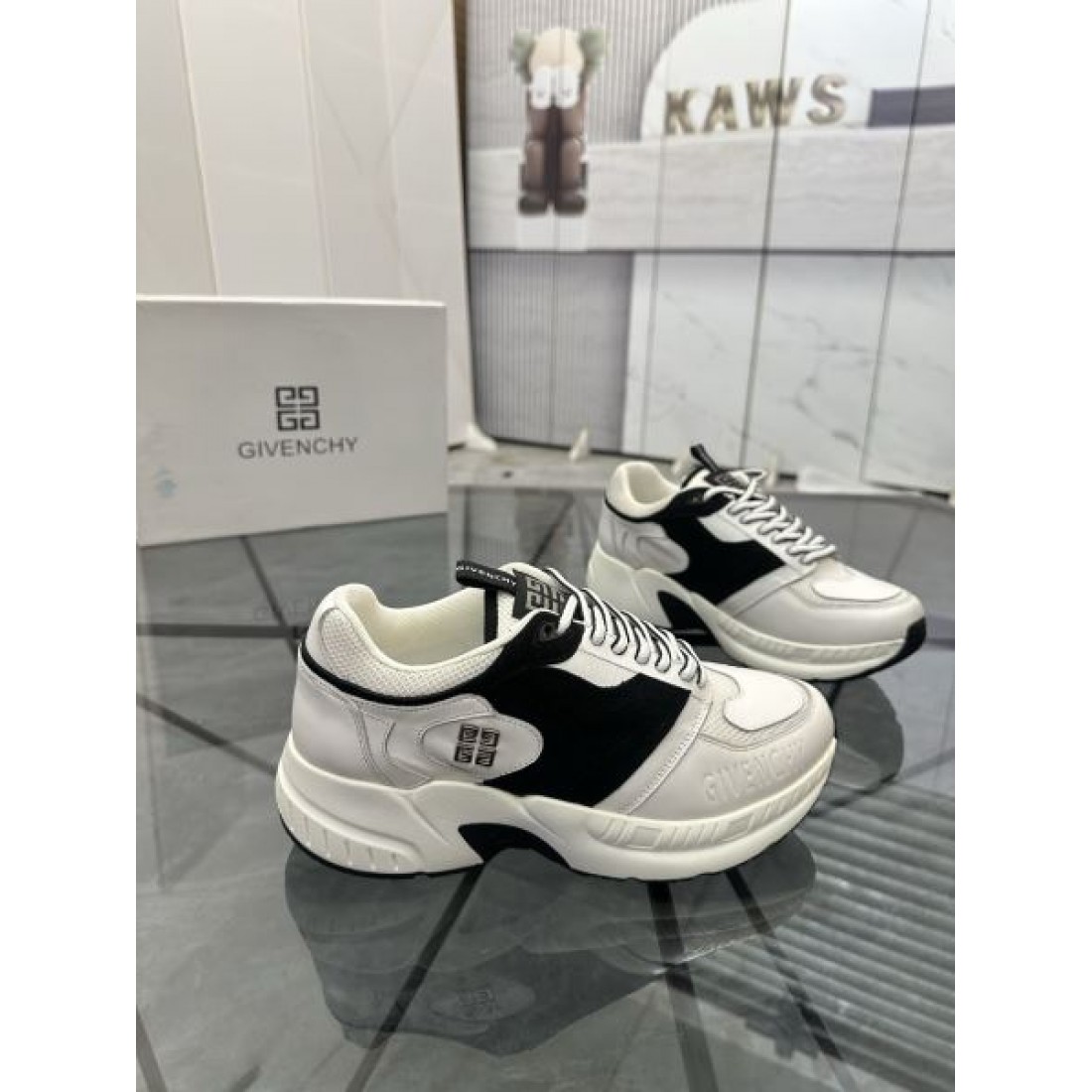 スポーティーフォルム 立体ソール シンプルアッパー GIVENCHY ジバンシィ コピー スニーカー 快適フィット デイリーファッション
