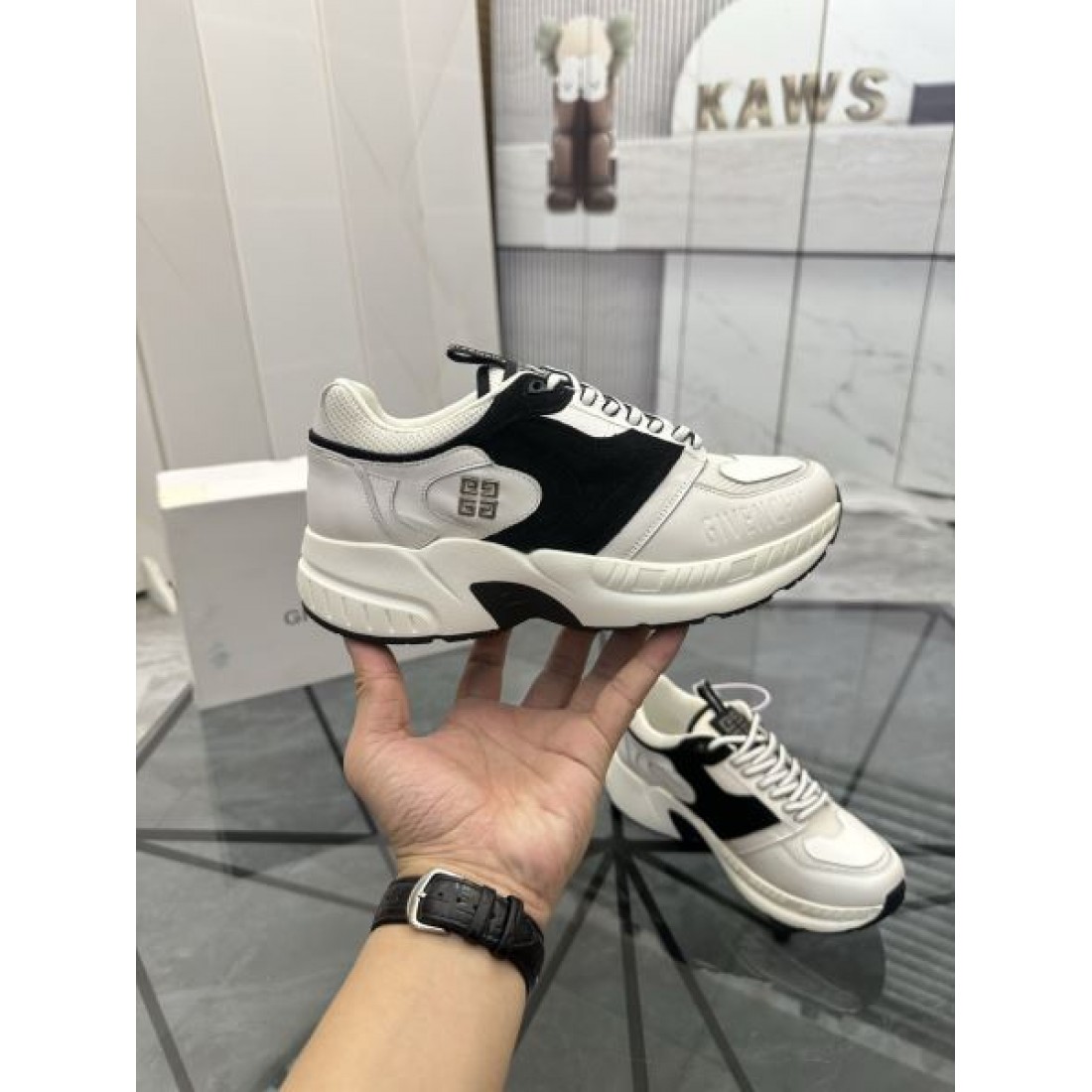 スポーティーフォルム 立体ソール シンプルアッパー GIVENCHY ジバンシィ コピー スニーカー 快適フィット デイリーファッション