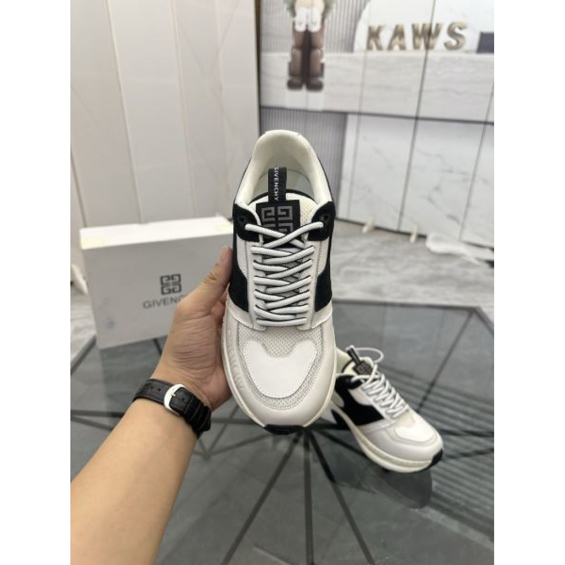 スポーティーフォルム 立体ソール シンプルアッパー GIVENCHY ジバンシィ コピー スニーカー 快適フィット デイリーファッション