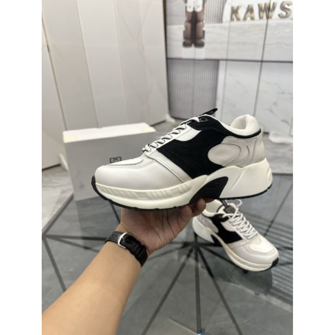 スポーティーフォルム 立体ソール シンプルアッパー GIVENCHY ジバンシィ コピー スニーカー 快適フィット デイリーファッション