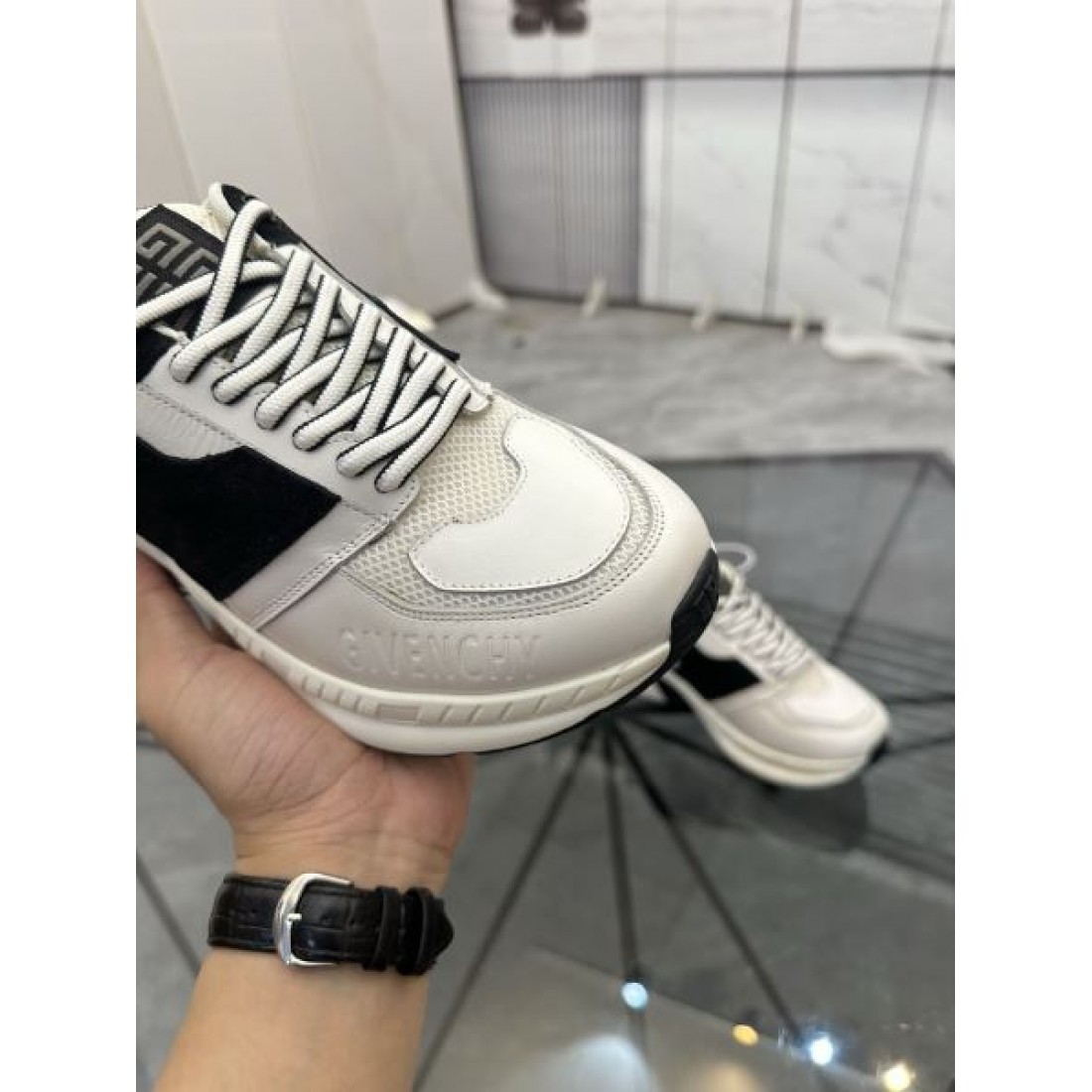 スポーティーフォルム 立体ソール シンプルアッパー GIVENCHY ジバンシィ コピー スニーカー 快適フィット デイリーファッション