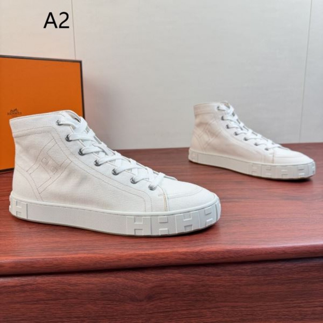 ハイカットデザイン キャンバス素材 ラインステッチ HERMES エルメス コピー スニーカー クラフト感 カジュアルスタイル