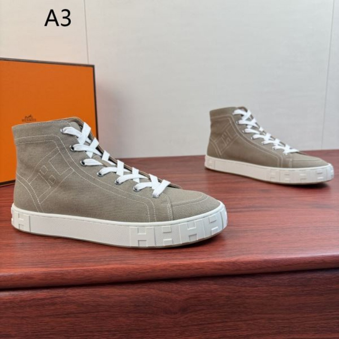 ハイカットデザイン キャンバス素材 ラインステッチ HERMES エルメス コピー スニーカー クラフト感 カジュアルスタイル