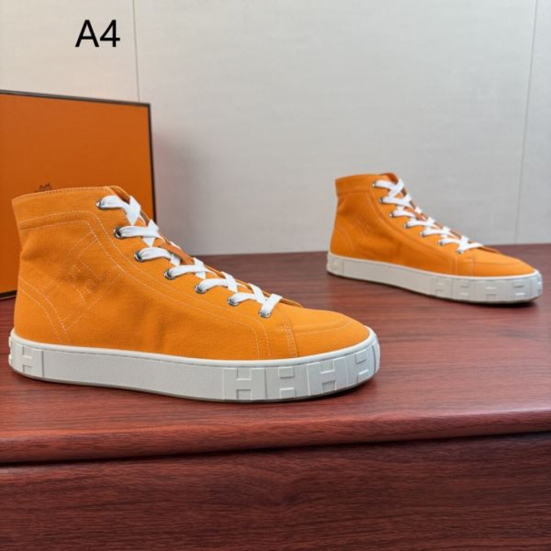 ハイカットデザイン キャンバス素材 ラインステッチ HERMES エルメス コピー スニーカー クラフト感 カジュアルスタイル