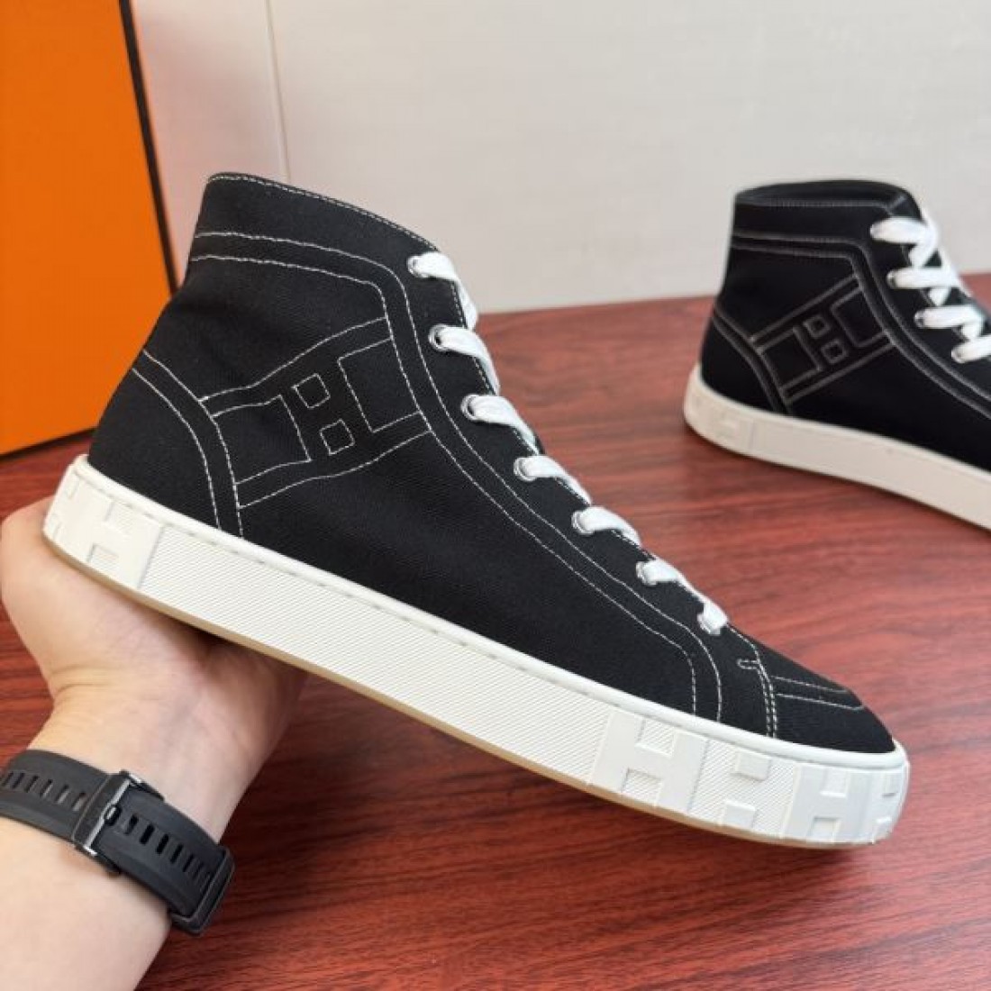 ハイカットデザイン キャンバス素材 ラインステッチ HERMES エルメス コピー スニーカー クラフト感 カジュアルスタイル