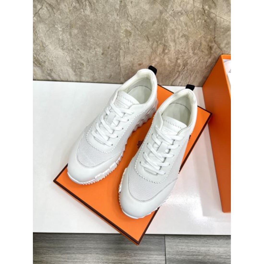 レースアップ仕様 ベーシックシルエット HERMES エルメス コピー スニーカー 実用性デザイン シティカジュアル 幅広い着こなし