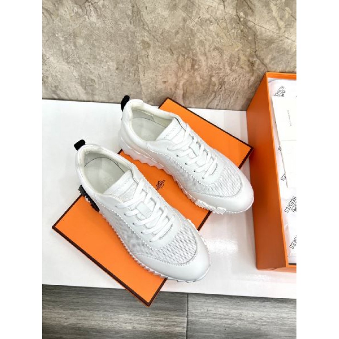 レースアップ仕様 ベーシックシルエット HERMES エルメス コピー スニーカー 実用性デザイン シティカジュアル 幅広い着こなし