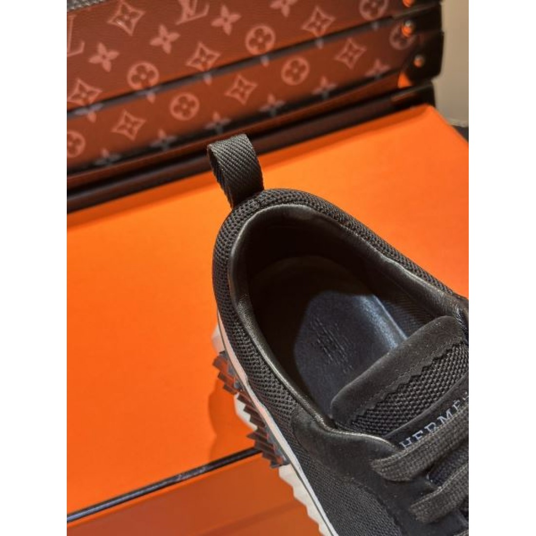アクティブデザイン 立体ソール レースアップ仕様 HERMES エルメス コピー スニーカー 幅広い着こなし 注目アイテム