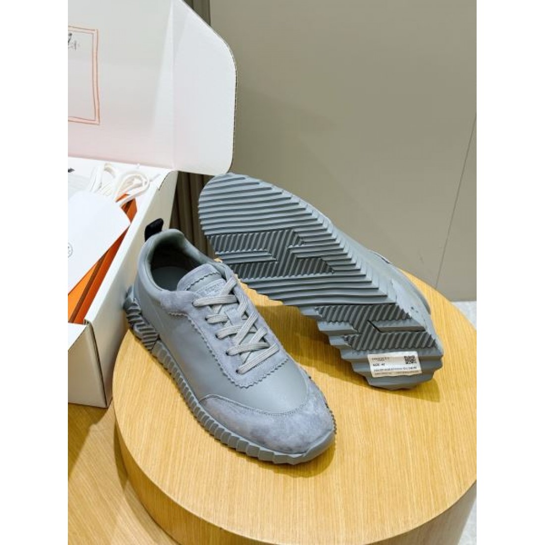 ミニマルシルエット アクセントステッチ HERMES エルメス コピー スニーカー 快適設計 休日スタイル シティファッション