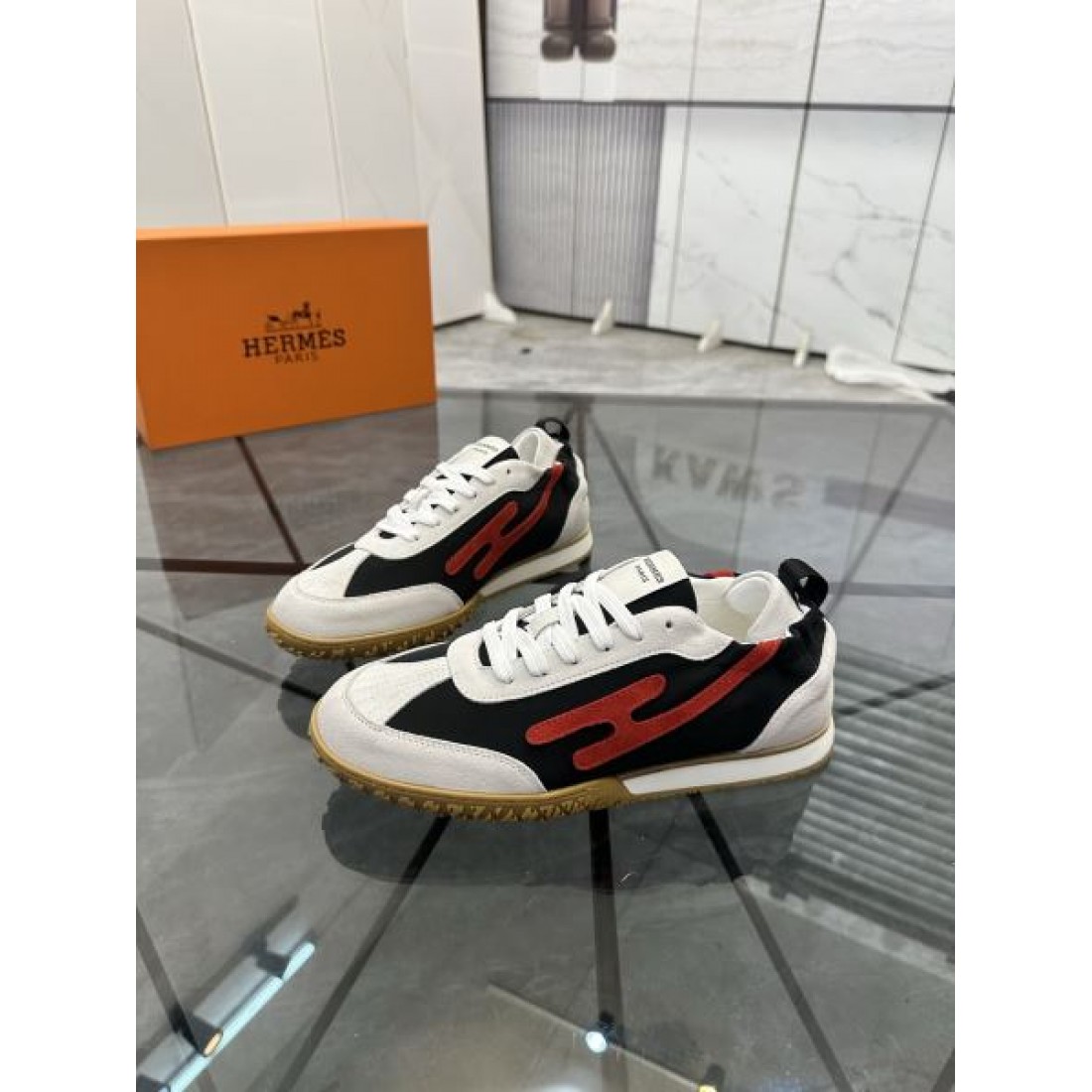スエード調切替 ローカット ラバーソール HERMES エルメス コピー スニーカー スポーティーデザイン 高完成度 カジュアルスタイル