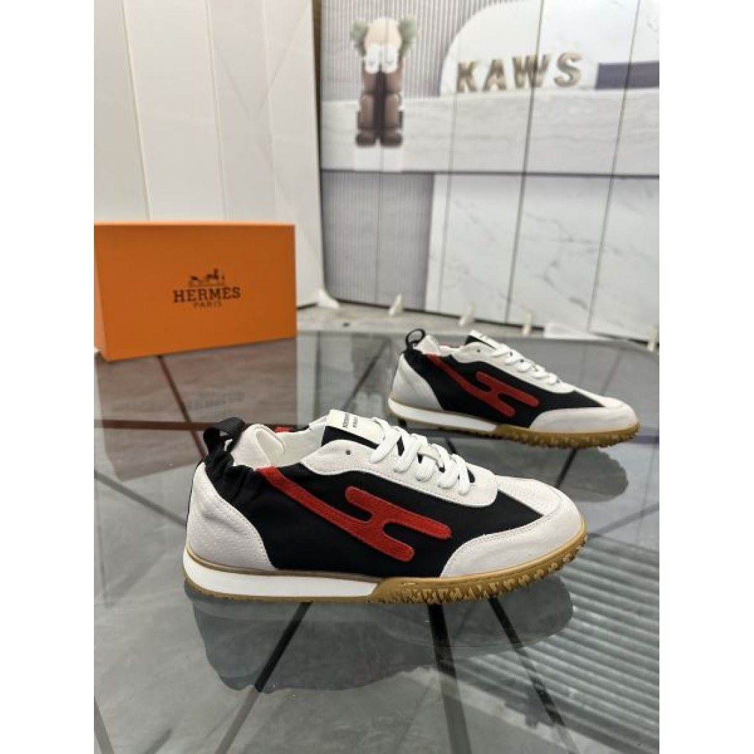 スエード調切替 ローカット ラバーソール HERMES エルメス コピー スニーカー スポーティーデザイン 高完成度 カジュアルスタイル